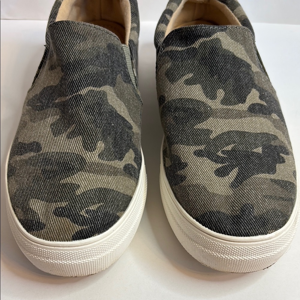 FINAL! Soda Camo Green and White Slip-On Sneakers with Rubber Soles - Picture 6 of 9
